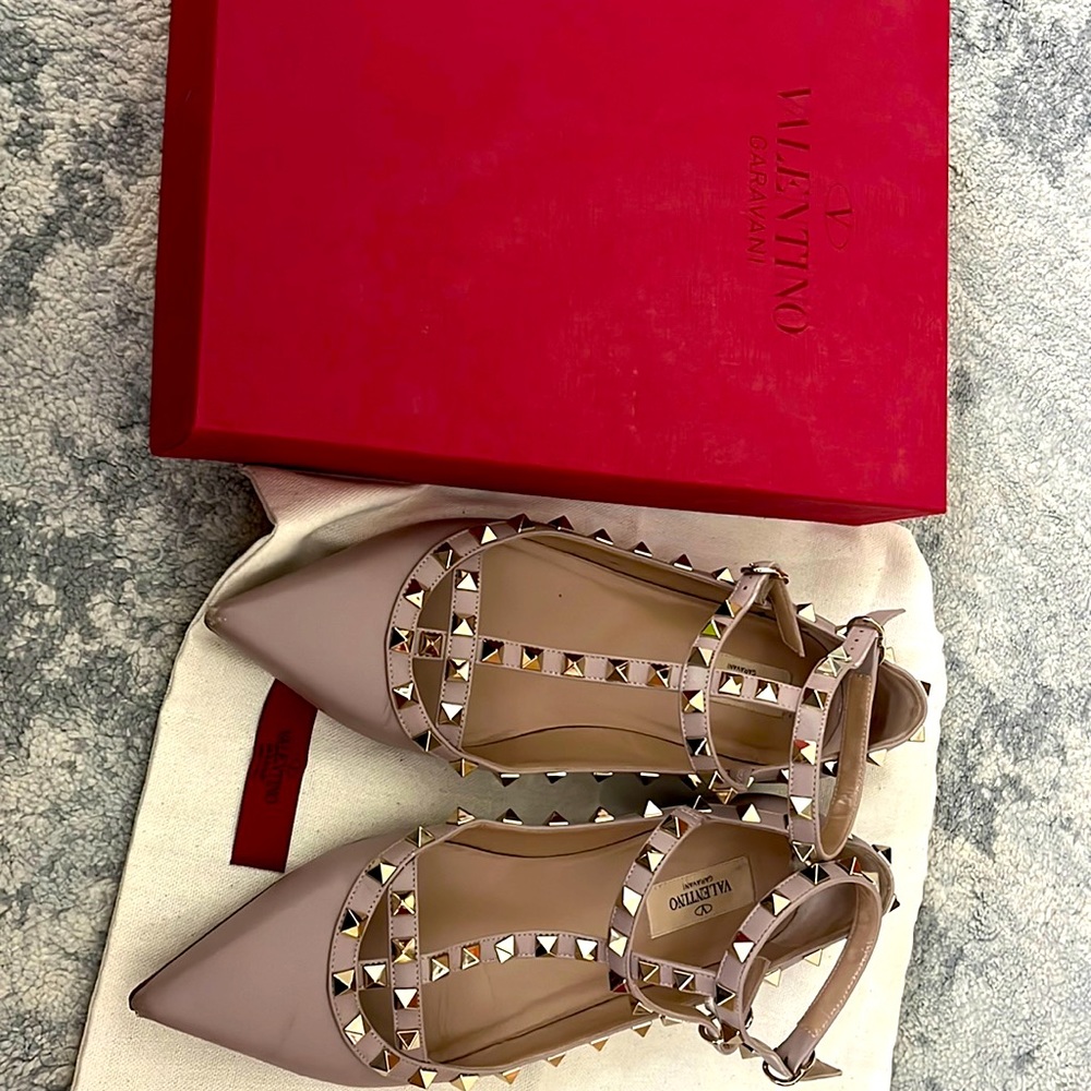 Valentino gladiator closed toe rockstud in nude